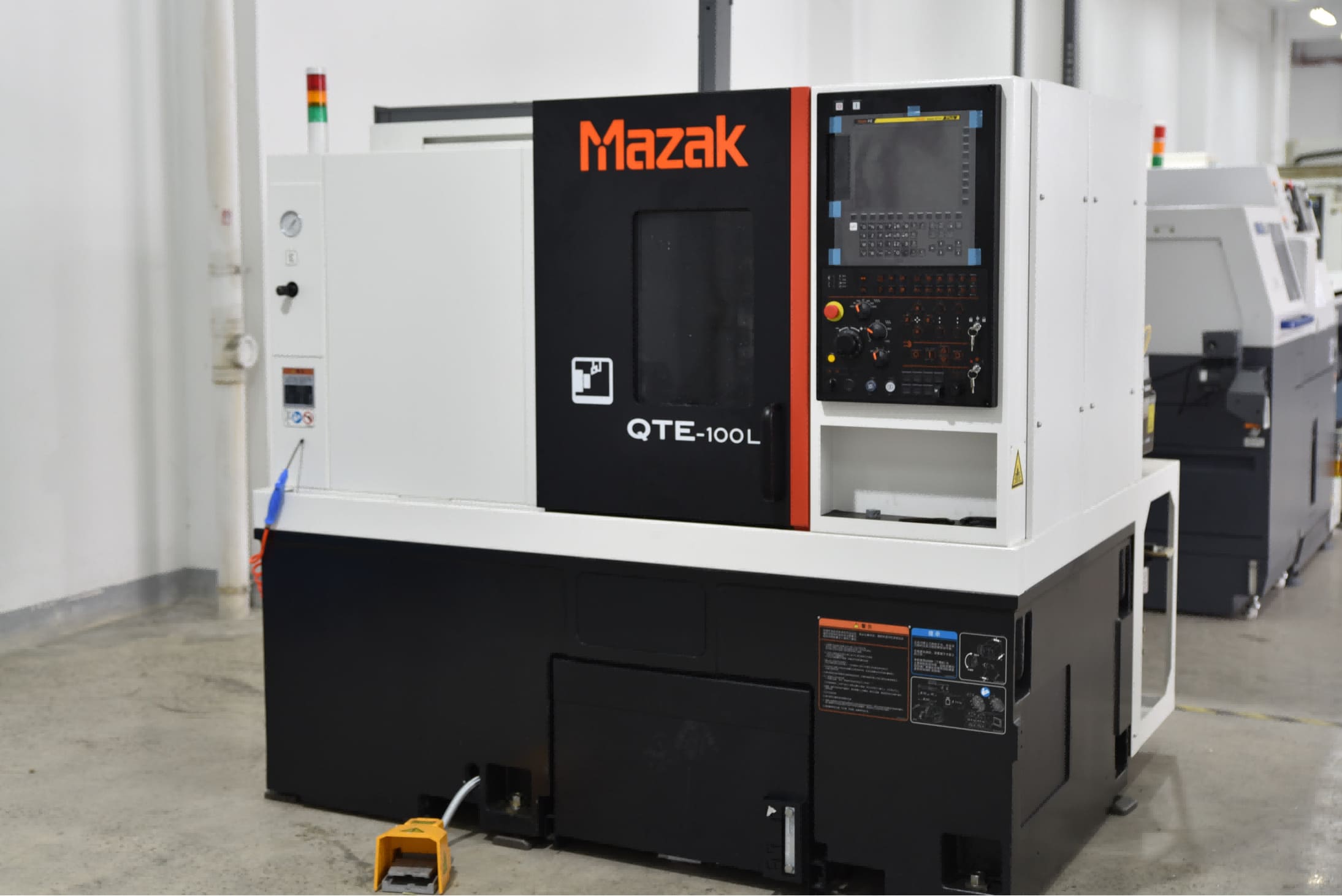 مخرطة CNC 1